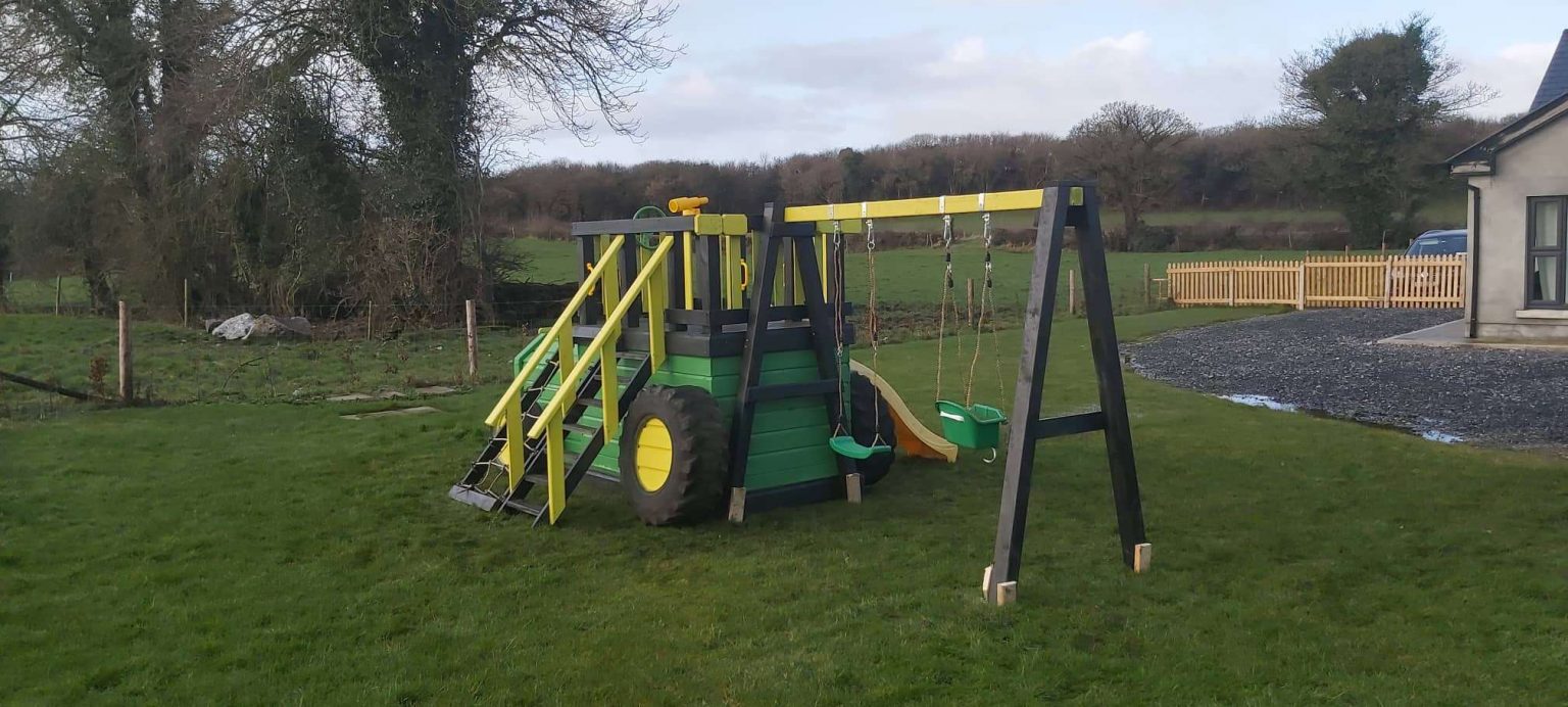 Tractor with swings Geppetto Land
